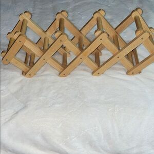 Wine bottle holder-natural wood, accordion style